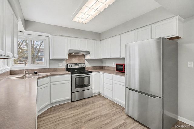 2280 Geyer Court, Orion Charter Township, MI 48360