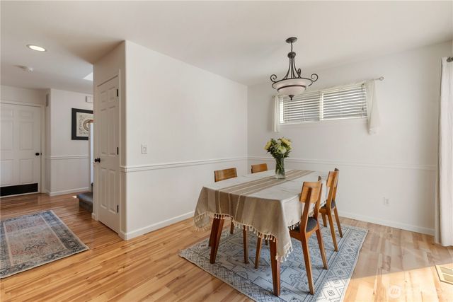 22917 SE 241st Place, Maple Valley, WA 98038