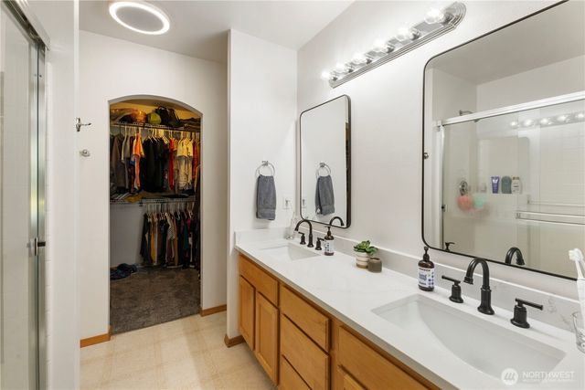 22917 SE 241st Place, Maple Valley, WA 98038