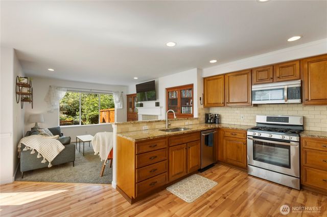 22917 SE 241st Place, Maple Valley, WA 98038