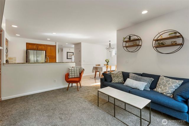 22917 SE 241st Place, Maple Valley, WA 98038