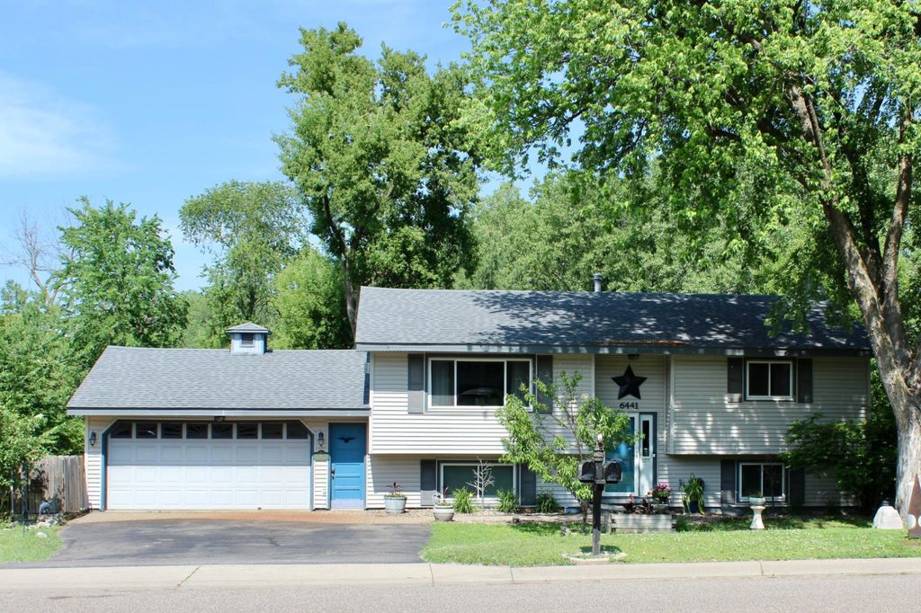 6441 Edgemont Boulevard N, Brooklyn Park, MN 55428
