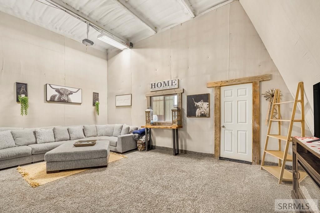 Image 4 of property listing at 2799 S 3000 W, Rexburg, ID 83440