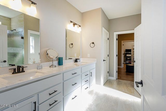 9851 Saugatuck Drive, Sylvania, OH 43560