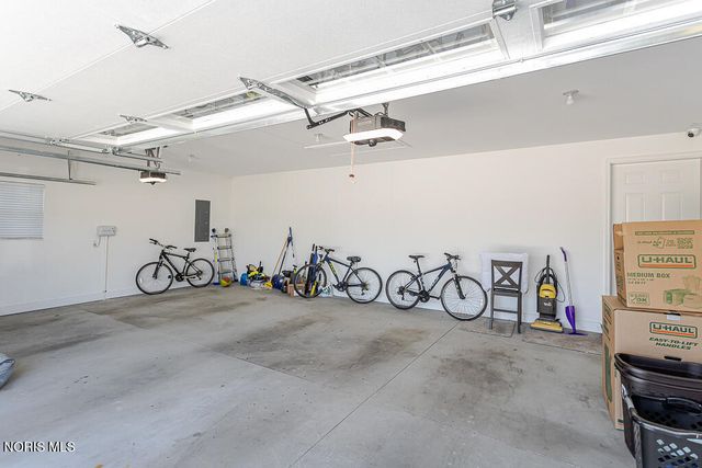 9851 Saugatuck Drive, Sylvania, OH 43560