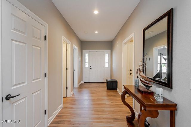 9851 Saugatuck Drive, Sylvania, OH 43560