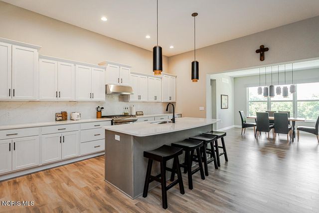 9851 Saugatuck Drive, Sylvania, OH 43560
