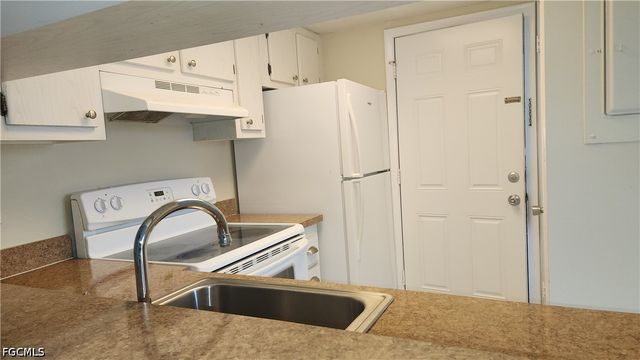3277 Royal Canadian TRCE 3, Fort Myers, FL 33907