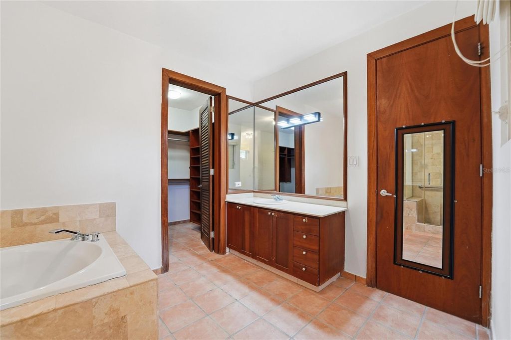 Image 18 of property listing at 182 DORADO BEACH EAST, Dorado, PR 00646