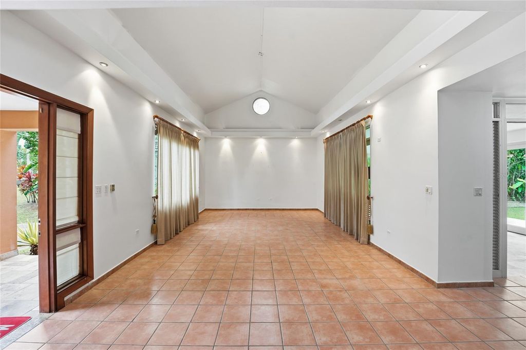 Image 5 of property listing at 182 DORADO BEACH EAST, Dorado, PR 00646