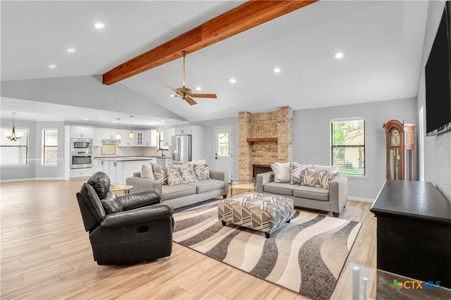 146 Twin Oak Road, Seguin, TX 78155
