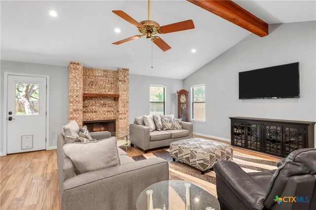 146 Twin Oak Road, Seguin, TX 78155