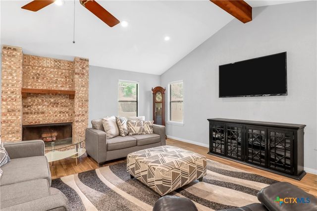 146 Twin Oak Road, Seguin, TX 78155