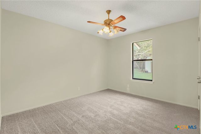146 Twin Oak Road, Seguin, TX 78155