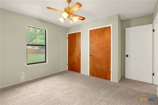 146 Twin Oak Road, Seguin, TX 78155