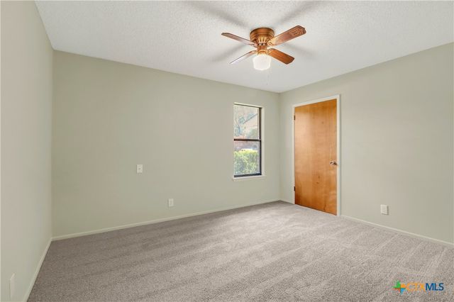 146 Twin Oak Road, Seguin, TX 78155