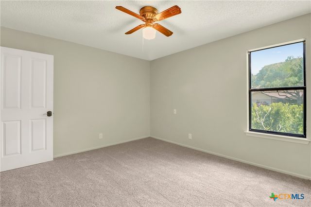 146 Twin Oak Road, Seguin, TX 78155