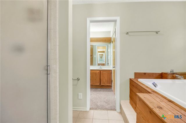 146 Twin Oak Road, Seguin, TX 78155