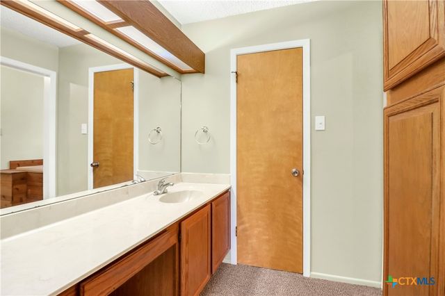 146 Twin Oak Road, Seguin, TX 78155
