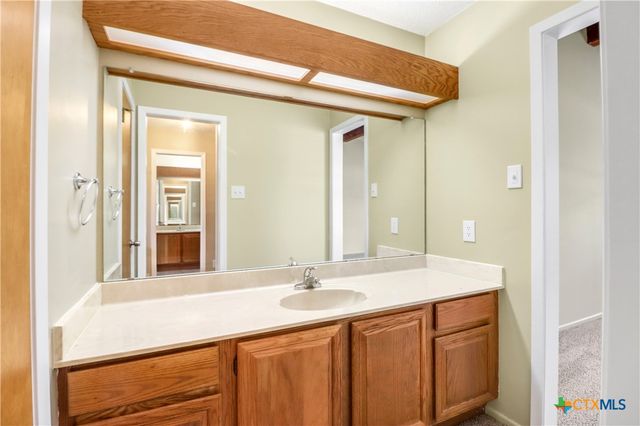 146 Twin Oak Road, Seguin, TX 78155