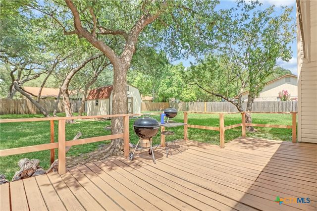 146 Twin Oak Road, Seguin, TX 78155