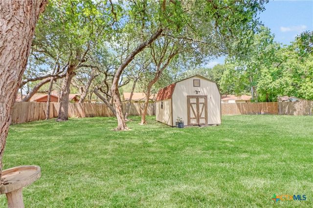 146 Twin Oak Road, Seguin, TX 78155