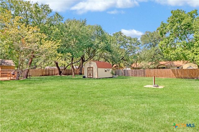 146 Twin Oak Road, Seguin, TX 78155