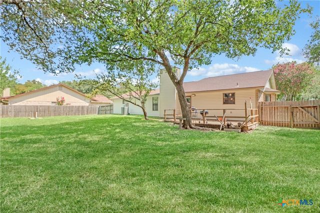 146 Twin Oak Road, Seguin, TX 78155