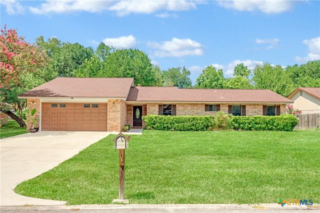 146 Twin Oak Road, Seguin, TX 78155