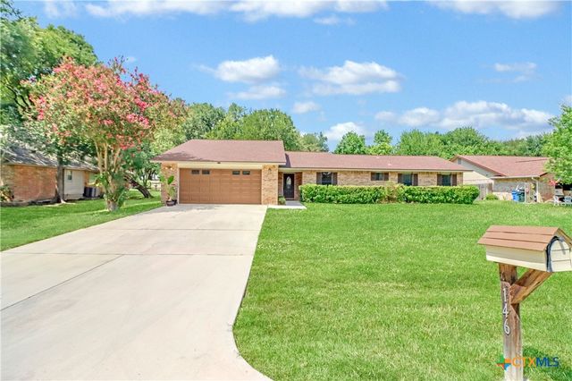 146 Twin Oak Road, Seguin, TX 78155