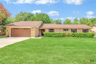 146 Twin Oak Road, Seguin, TX 78155