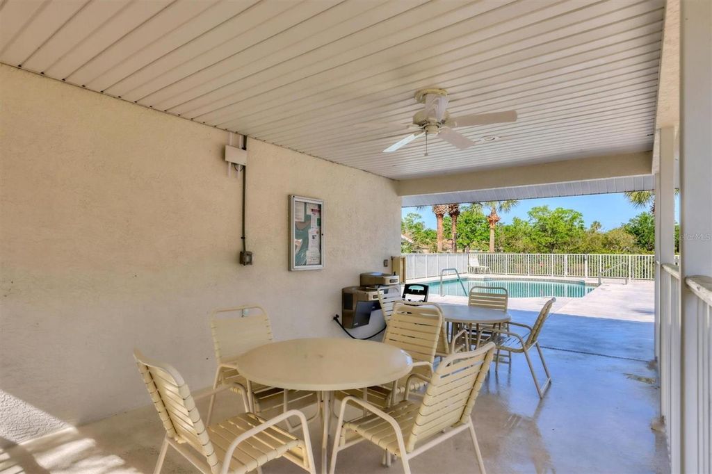 Image 33 of property listing at 7518 MARSH ORCHID CIRCLE 9-202, Bradenton, FL 34203