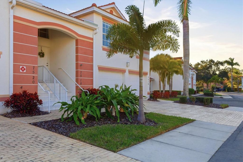 Image 7 of property listing at 7518 MARSH ORCHID CIRCLE 9-202, Bradenton, FL 34203