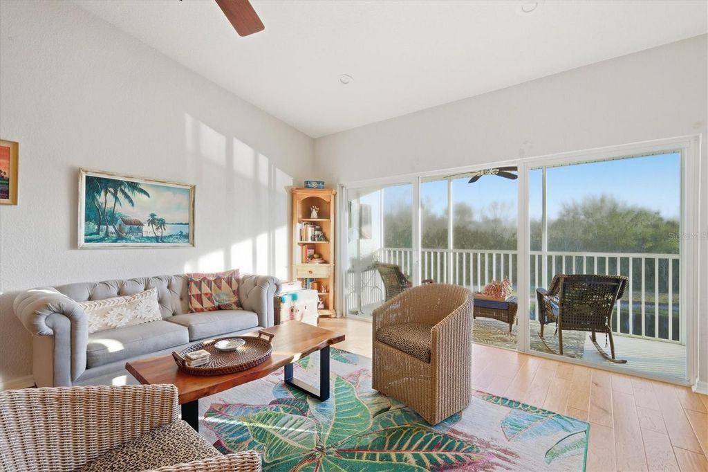 Image 9 of property listing at 7518 MARSH ORCHID CIRCLE 9-202, Bradenton, FL 34203