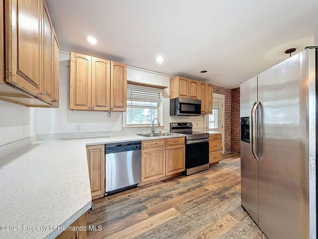 9421 Sunshine Grove Road, Brooksville, FL 34613