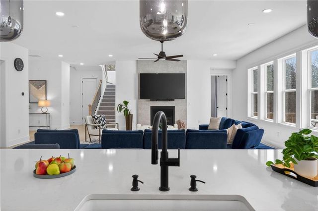 512 Cedar Crest Circle, Woodstock, GA 30188