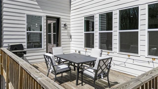 512 Cedar Crest Circle, Woodstock, GA 30188