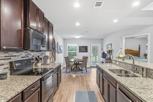 1827 Sundown Dr, Navarre, FL 32566