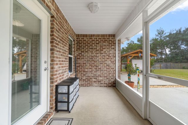 1827 Sundown Dr, Navarre, FL 32566