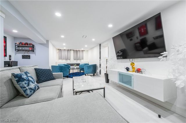 9109 Ansonia Avenue, Brooklyn, OH 44144