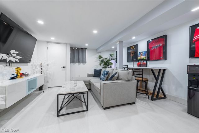 9109 Ansonia Avenue, Brooklyn, OH 44144