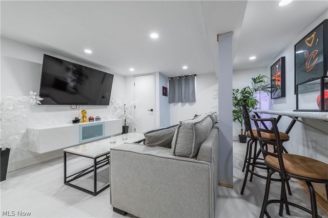 9109 Ansonia Avenue, Brooklyn, OH 44144