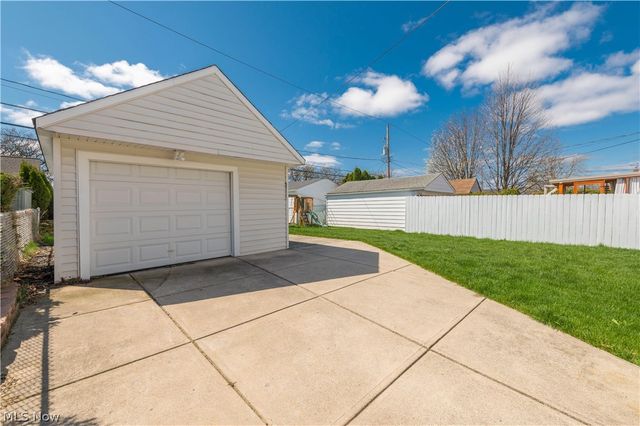 9109 Ansonia Avenue, Brooklyn, OH 44144