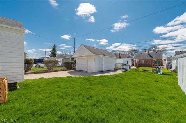 9109 Ansonia Avenue, Brooklyn, OH 44144