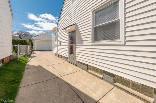 9109 Ansonia Avenue, Brooklyn, OH 44144