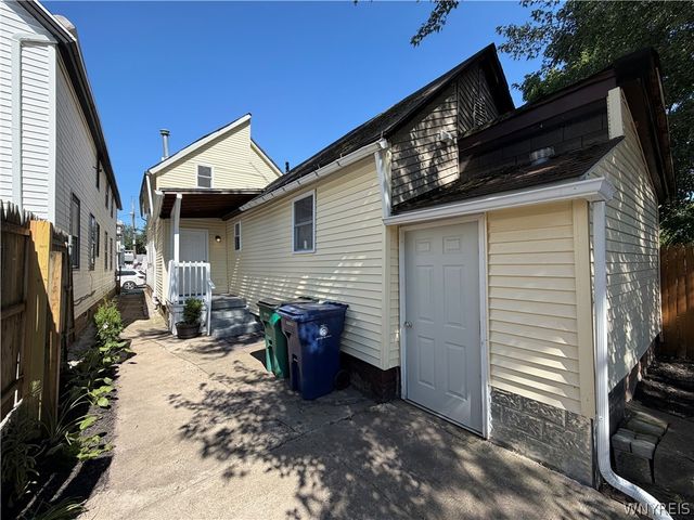 76 Bush Street, Buffalo, NY 14207