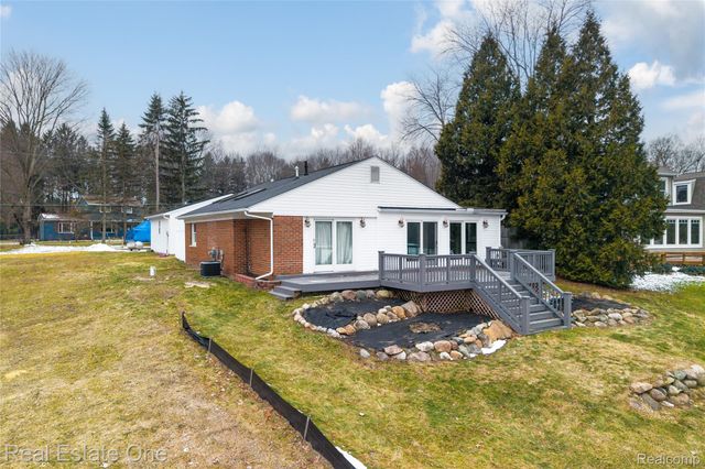 10428 King Road, Springfield Charter Township, MI 48350