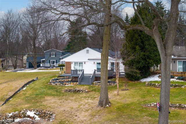 10428 King Road, Springfield Charter Township, MI 48350