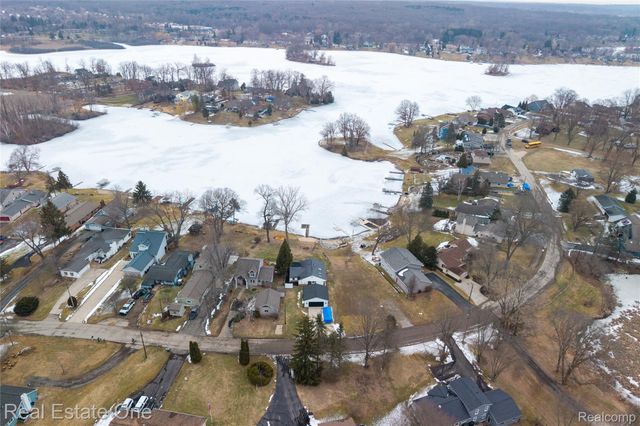 10428 King Road, Springfield Charter Township, MI 48350