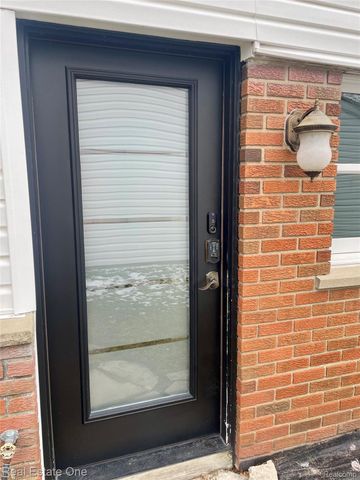 10428 King Road, Springfield Charter Township, MI 48350